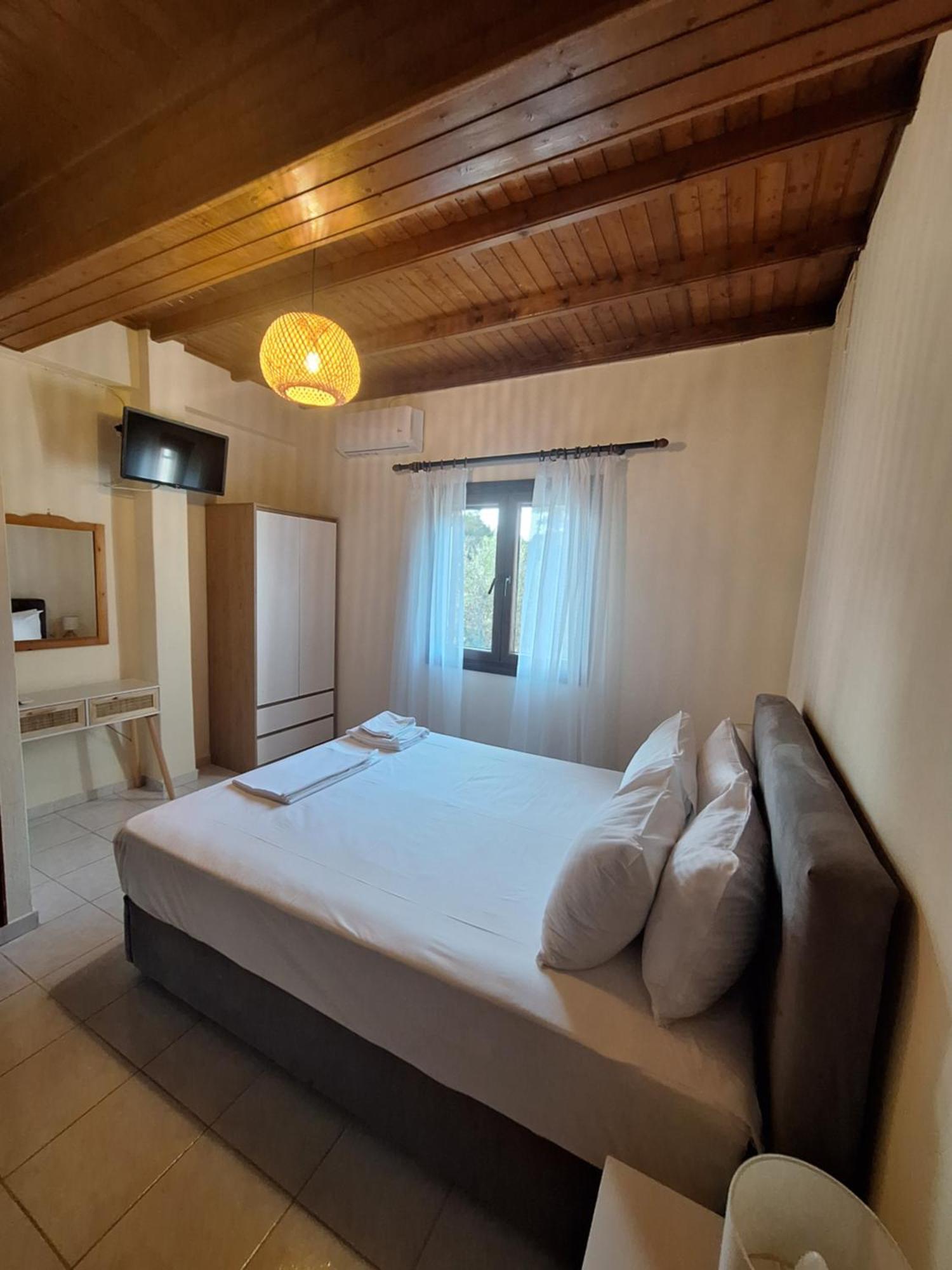 Areti Apartment Afra Exterior photo